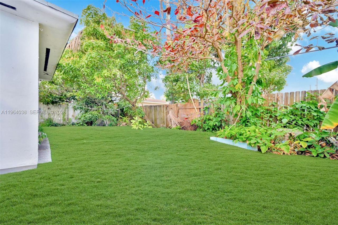 1393 NW 102nd St , Unit 1393, Miami, FL 33147 Photo