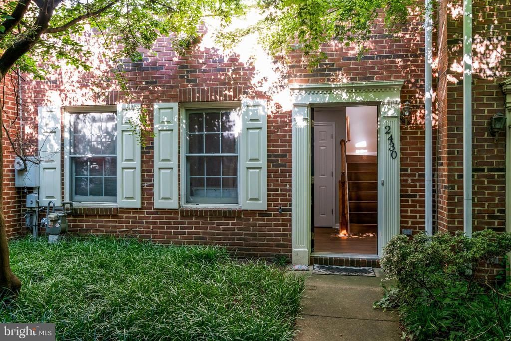 2430 Garnett Drive, Alexandria, VA 22311 Main Photo