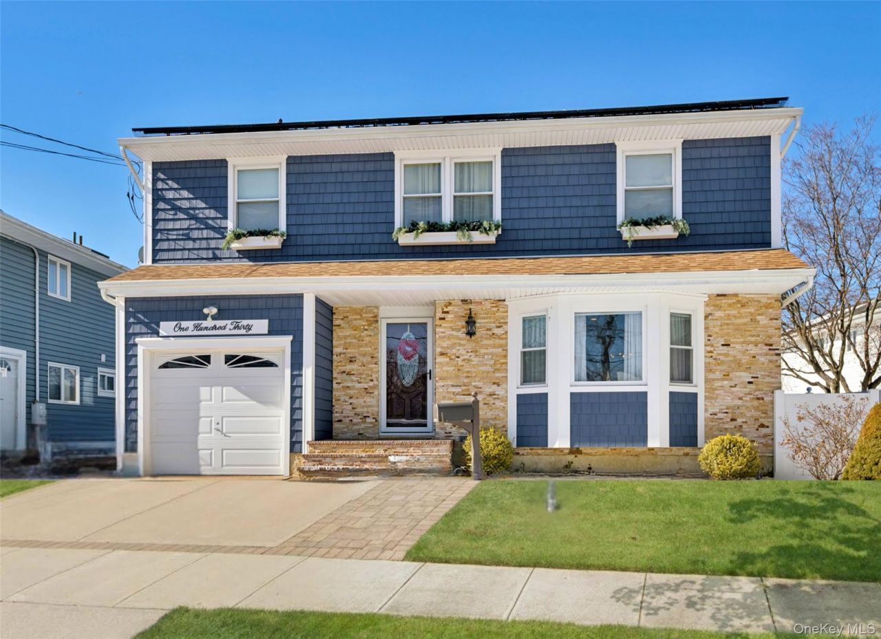 130 Oakview Avenue, Farmingdale, NY 11735 Main Photo