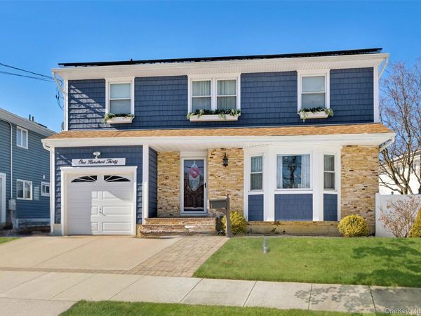 130 Oakview Avenue, Farmingdale, NY 11735