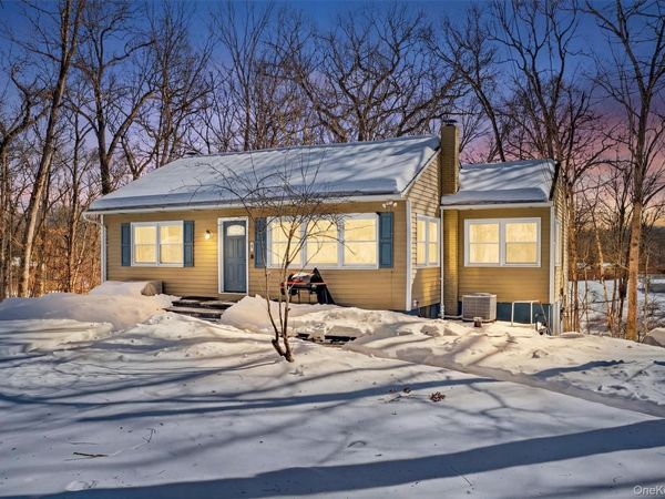 51 E Green Road, Rock Tavern, NY 12575