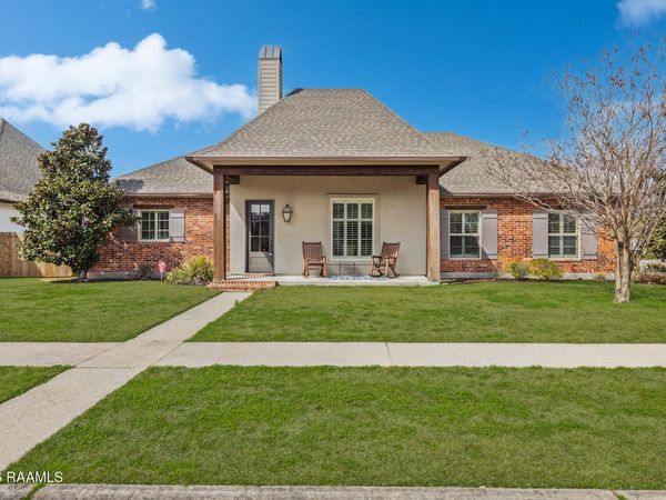 100 Fernridge Drive , Lafayette, LA 70508