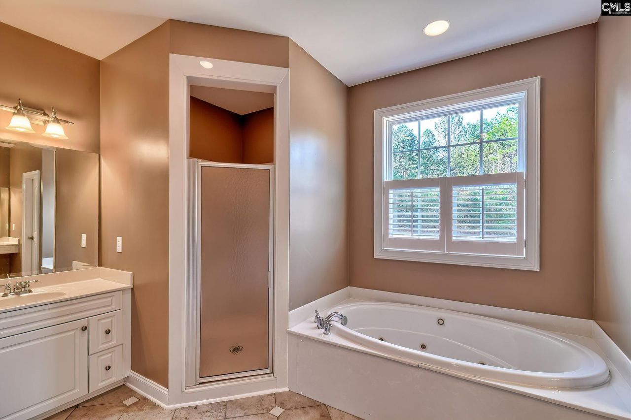 24 Clay Court Photo 36