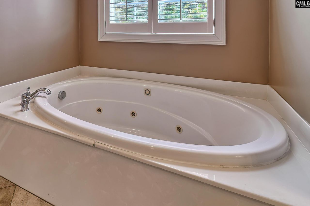 24 Clay Court Photo 38