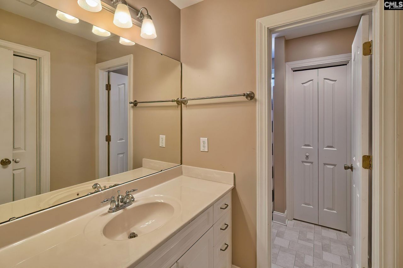 24 Clay Court Photo 42