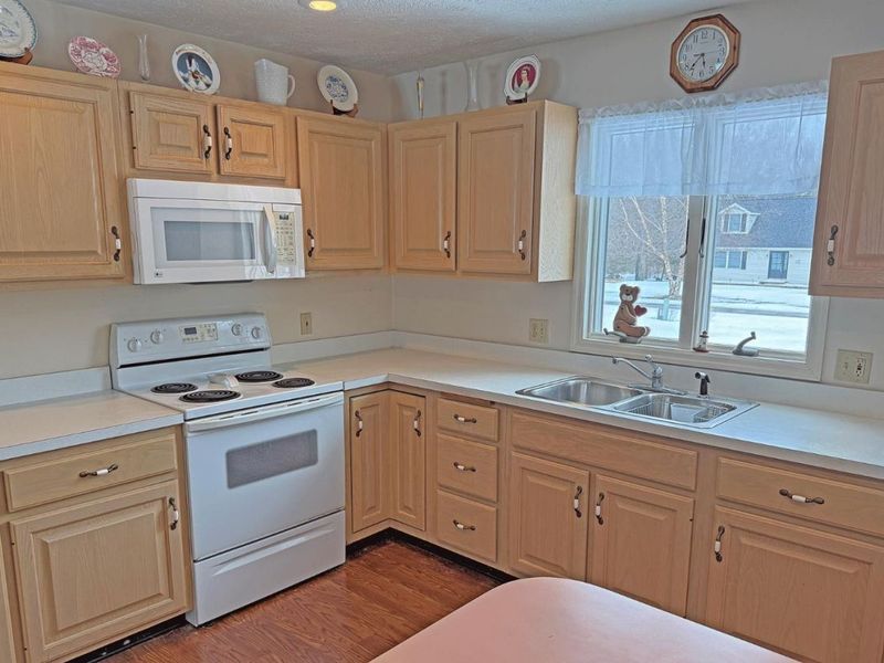 410 Sweetvalley, Kelleys Island, OH 43438 Photo 9