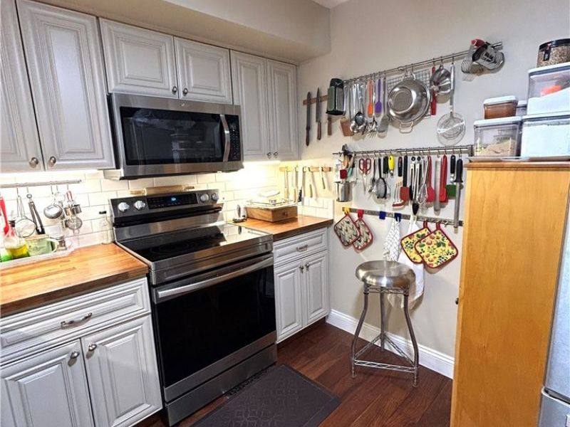 2924 Pease Drive, Unit 114, Rocky River, OH 44116 Photo 3