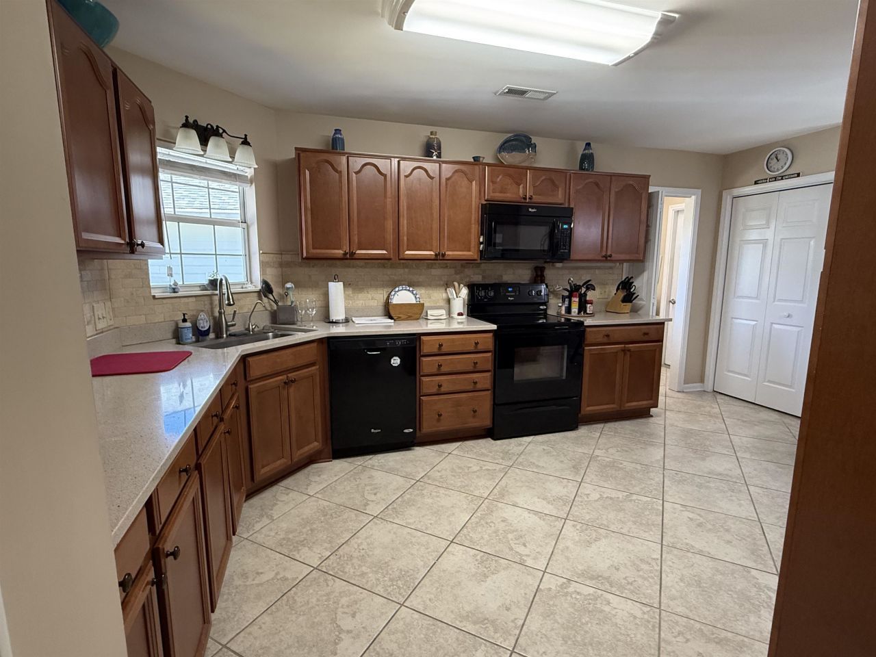 898 Knoll Dr. Photo 12