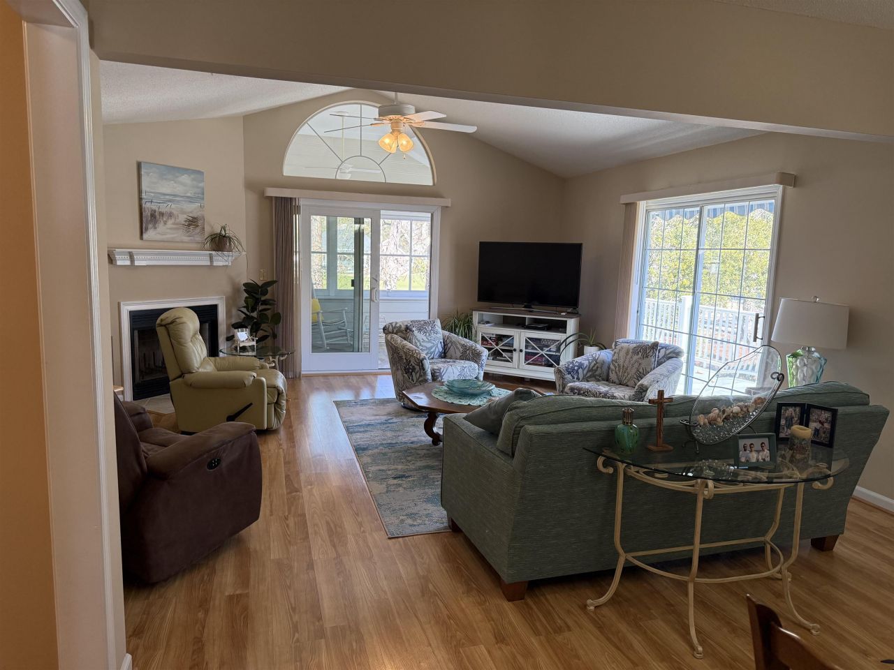 898 Knoll Dr. Photo 4