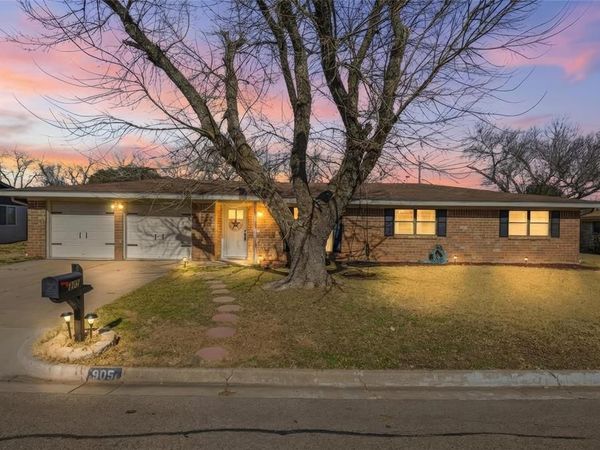 905 W Elizabeth Drive, Robinson, TX 76706