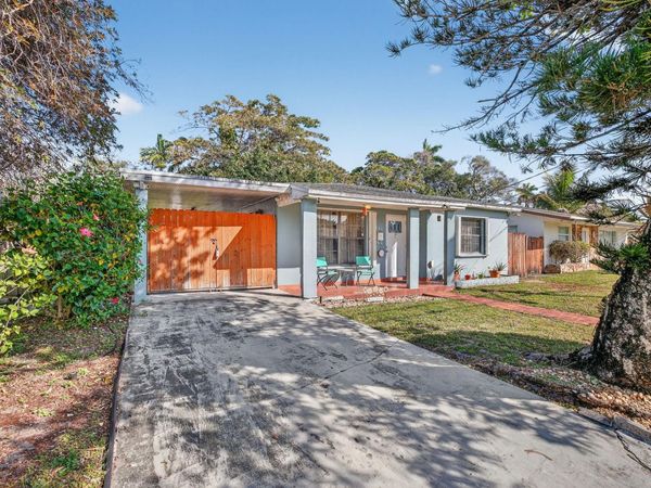 131 SW 7th Terrace, Hallandale Beach, FL 33009