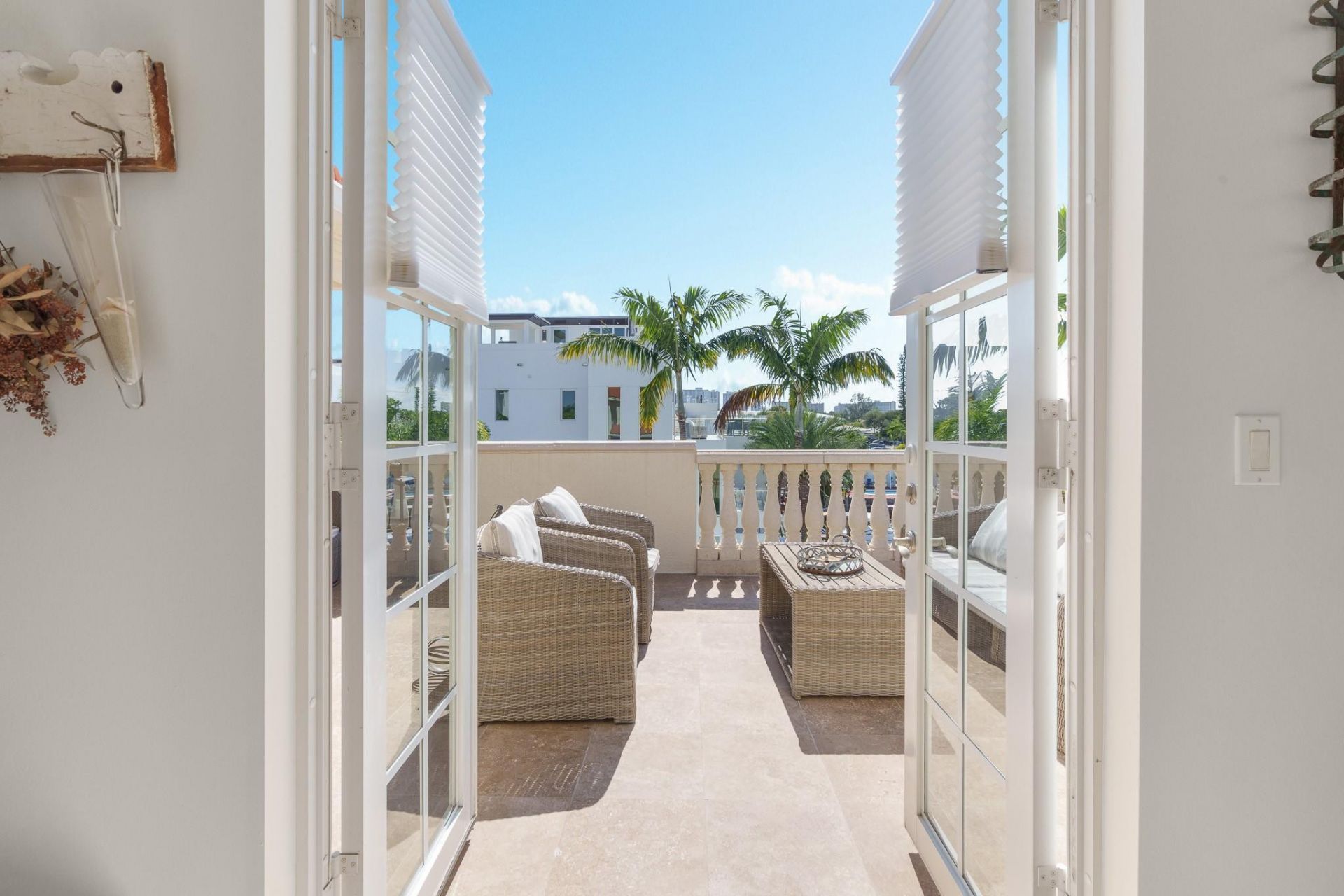 237 Garden Court, Lauderdale by the Sea, FL 33308 Photo