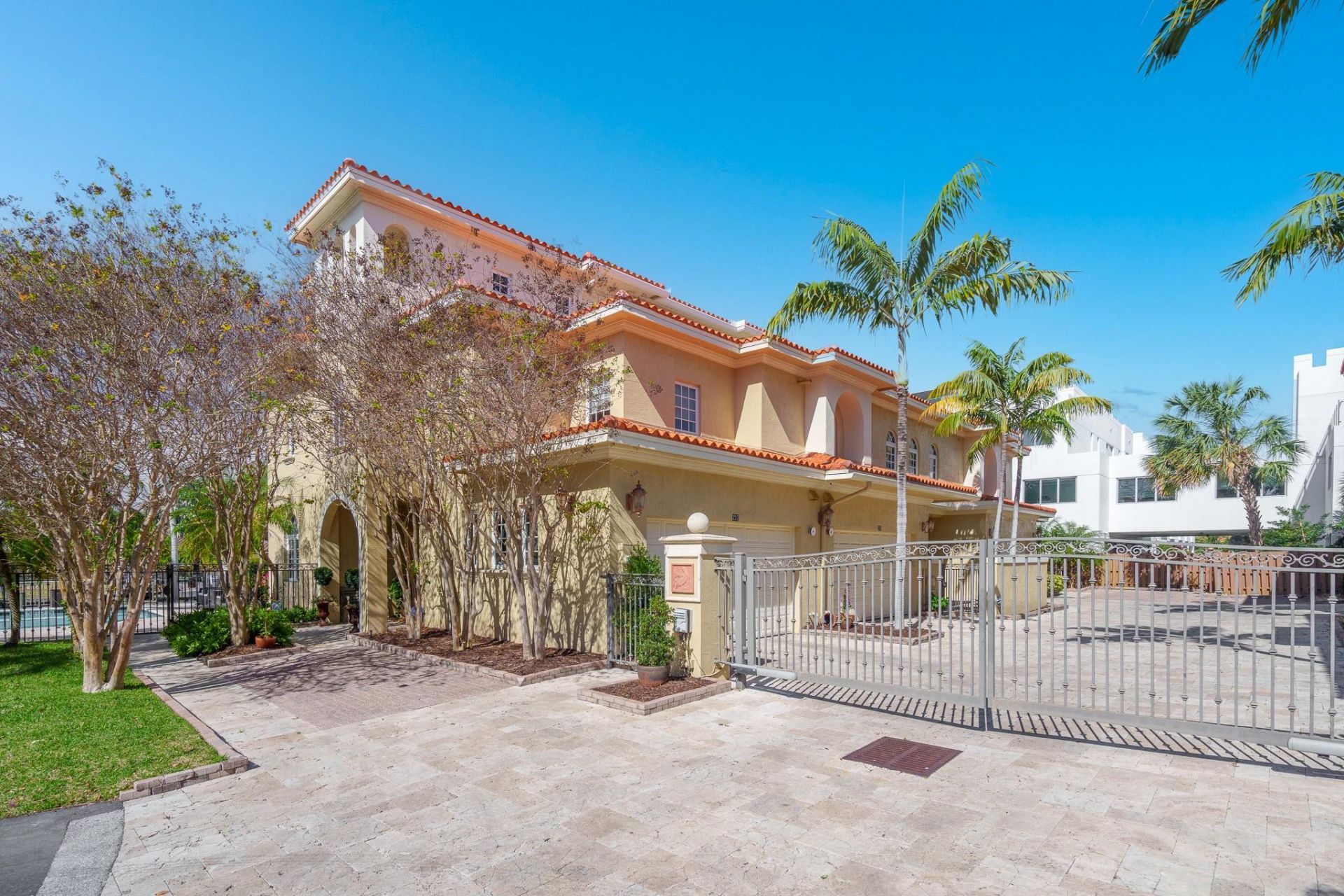 237 Garden Court, Lauderdale by the Sea, FL 33308 Photo