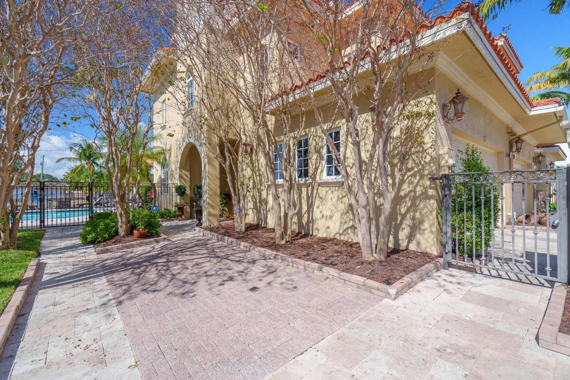 237 Garden Court, Lauderdale by the Sea, FL 33308 Photo