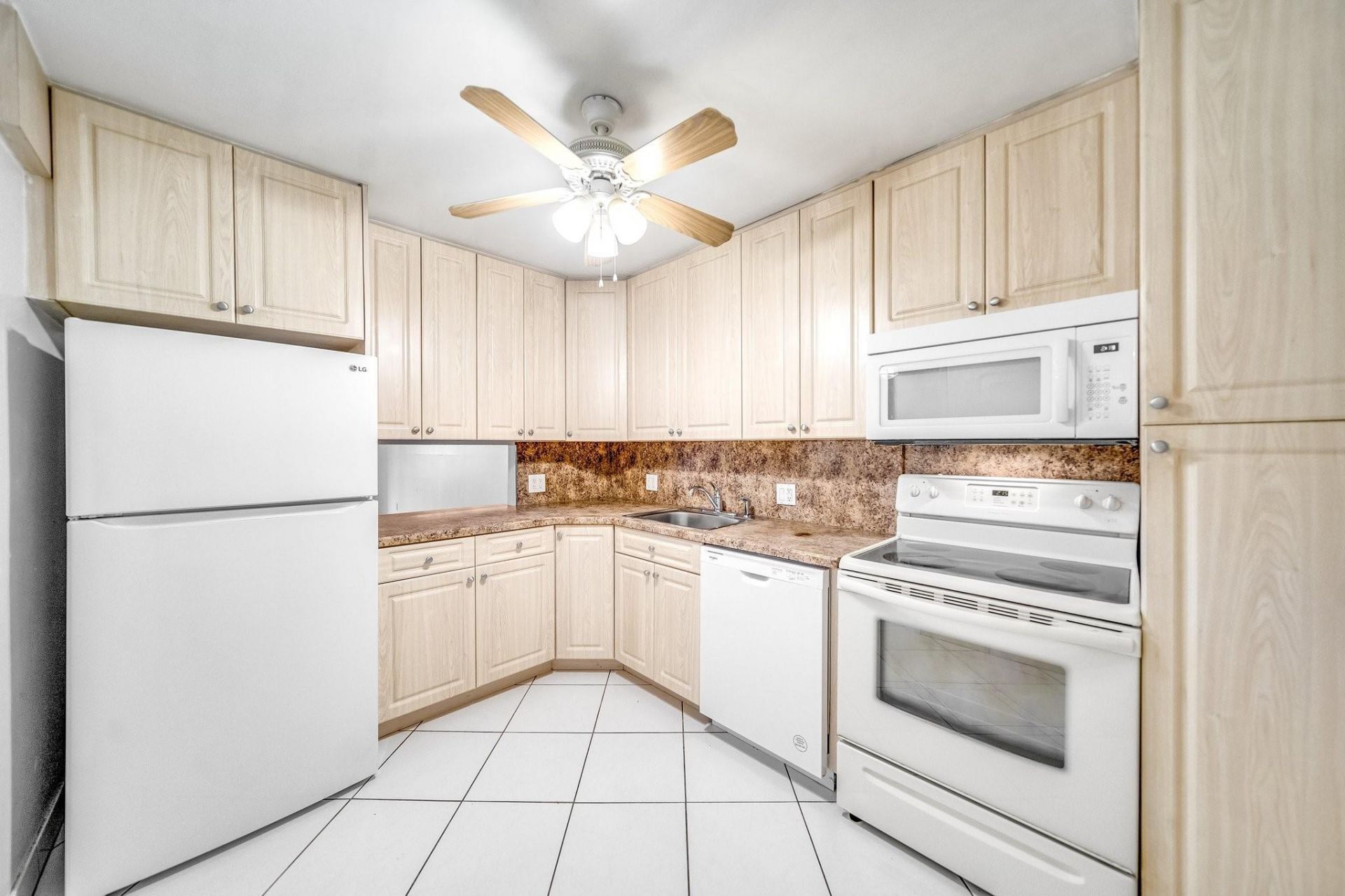 2601 S Course Drive, Unit 111, Pompano Beach, FL 33069 Photo