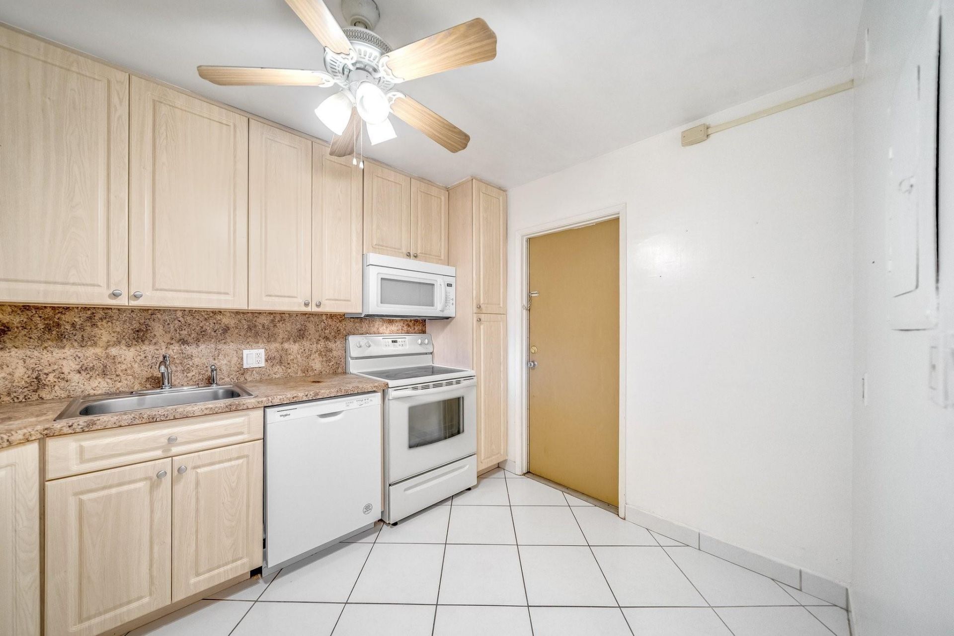 2601 S Course Drive, Unit 111, Pompano Beach, FL 33069 Photo