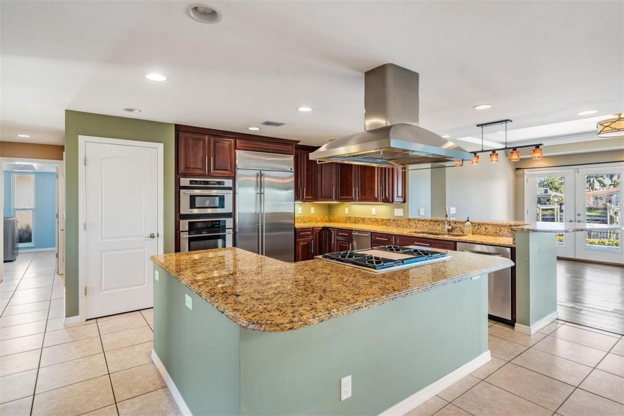 1926 Montana Avenue Ne, Saint Petersburg, FL 33703 Photo