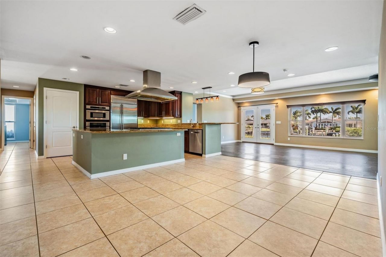 1926 Montana Avenue Ne, Saint Petersburg, FL 33703 Photo