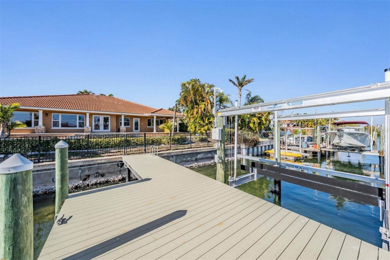 1926 Montana Avenue Ne, Saint Petersburg, FL 33703 Photo