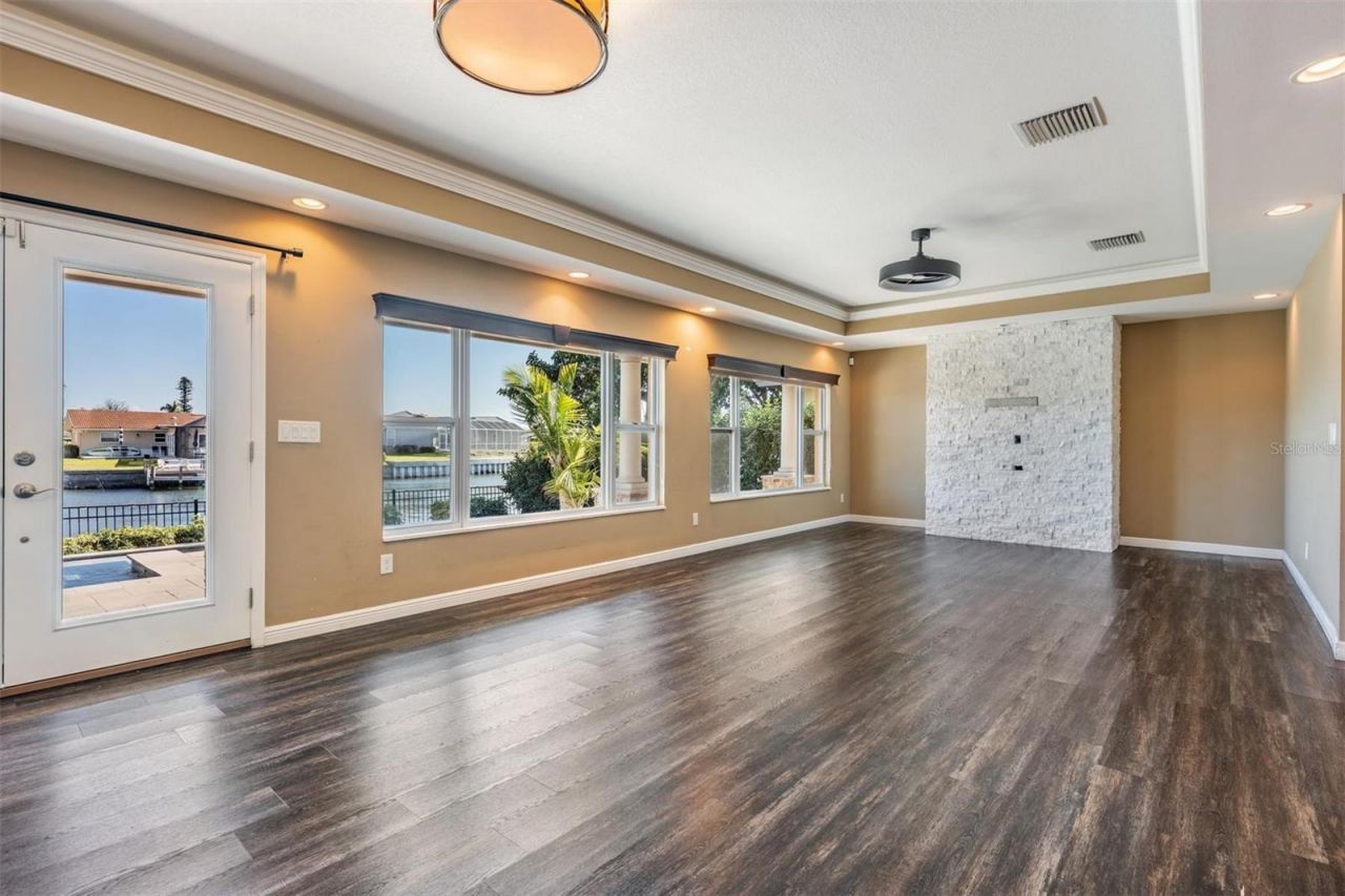 1926 Montana Avenue Ne, Saint Petersburg, FL 33703 Photo