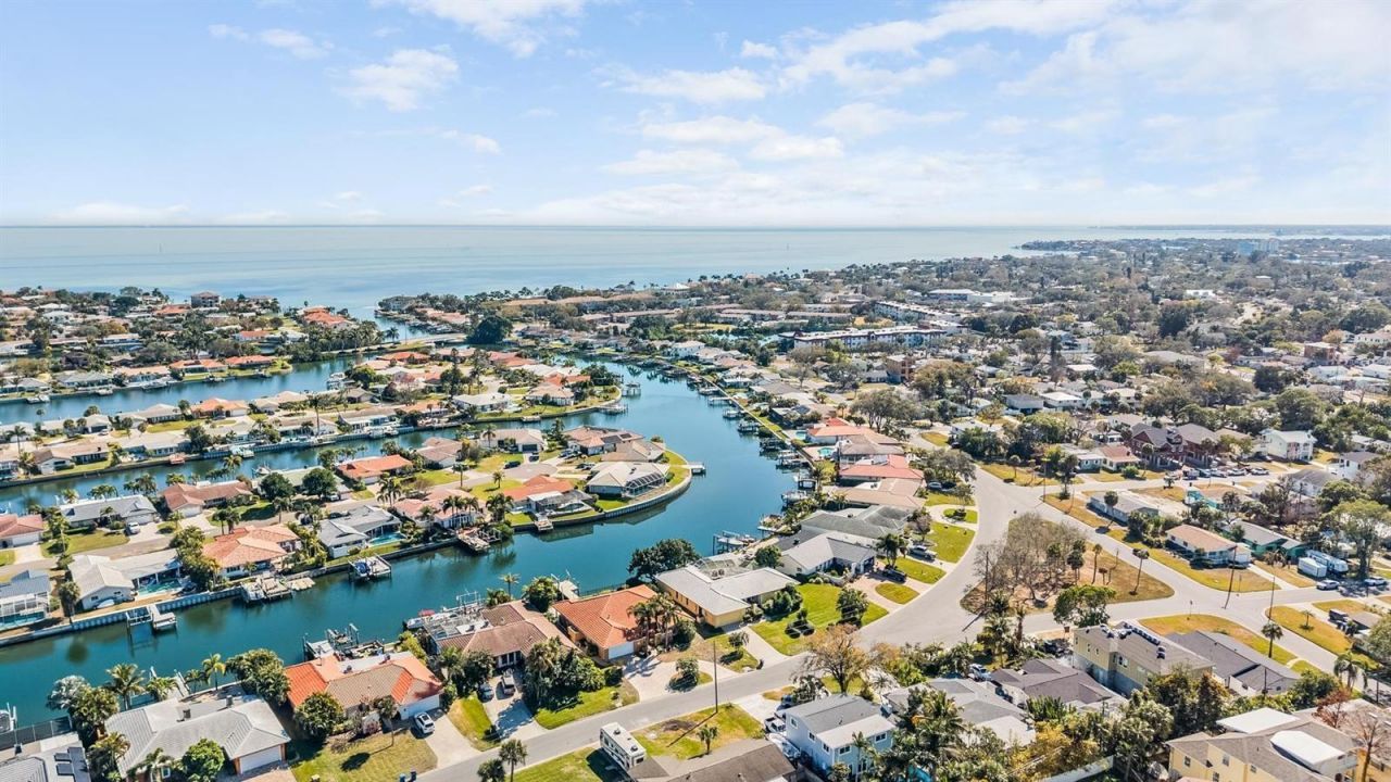 1926 Montana Avenue Ne, Saint Petersburg, FL 33703 Photo