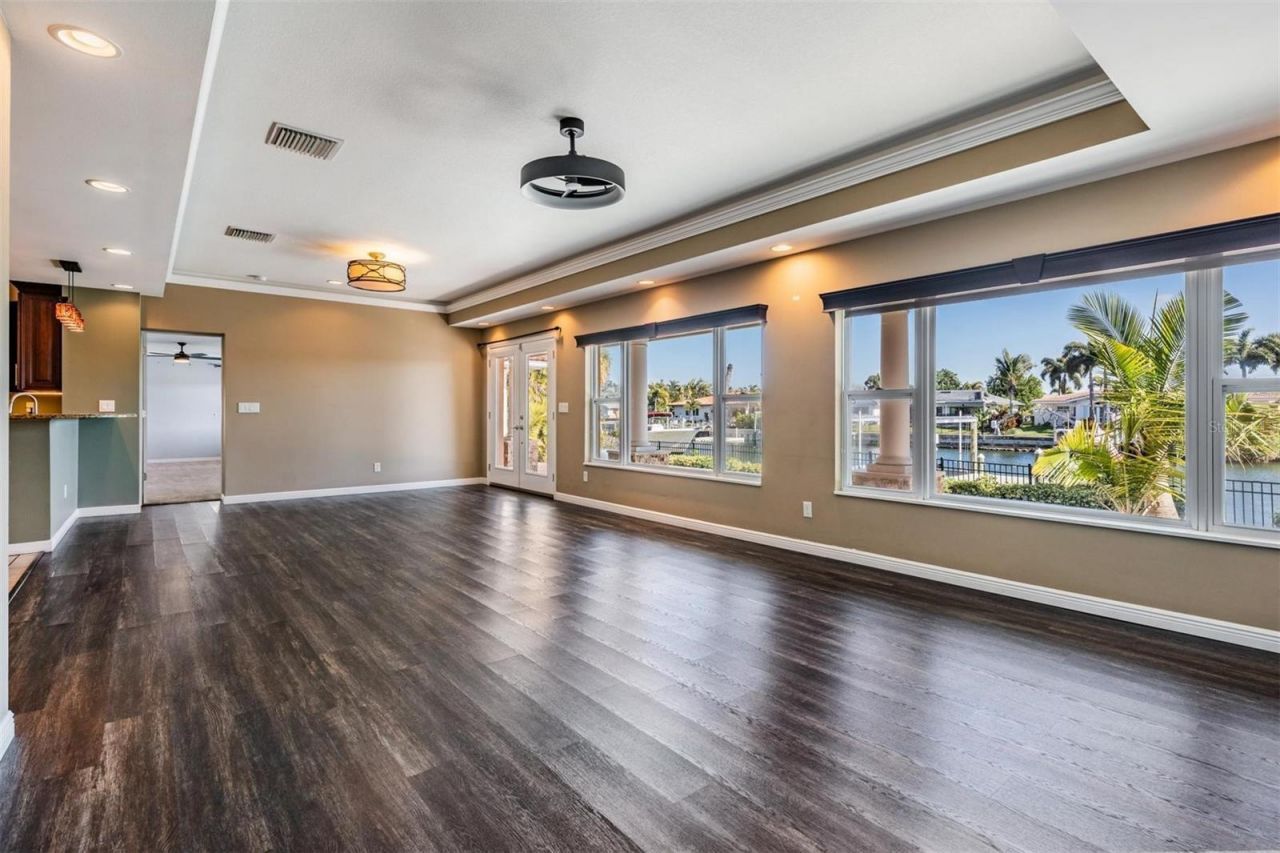 1926 Montana Avenue Ne, Saint Petersburg, FL 33703 Photo