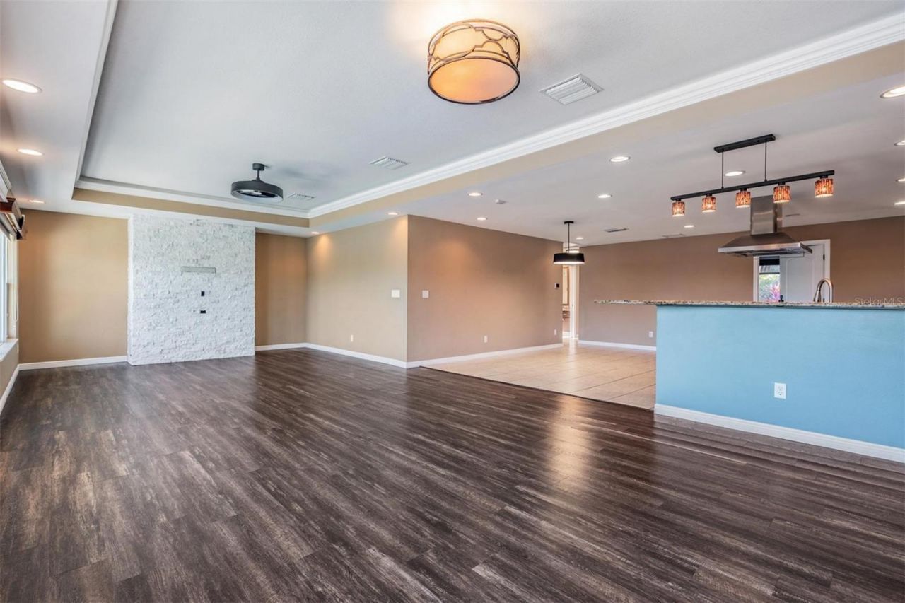 1926 Montana Avenue Ne, Saint Petersburg, FL 33703 Photo