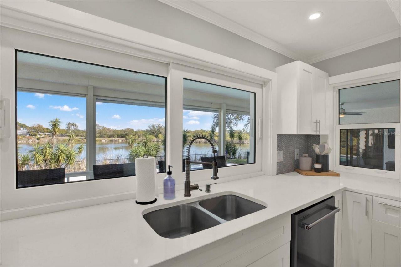 1461 74th Circle Ne, Saint Petersburg, FL 33702 Photo