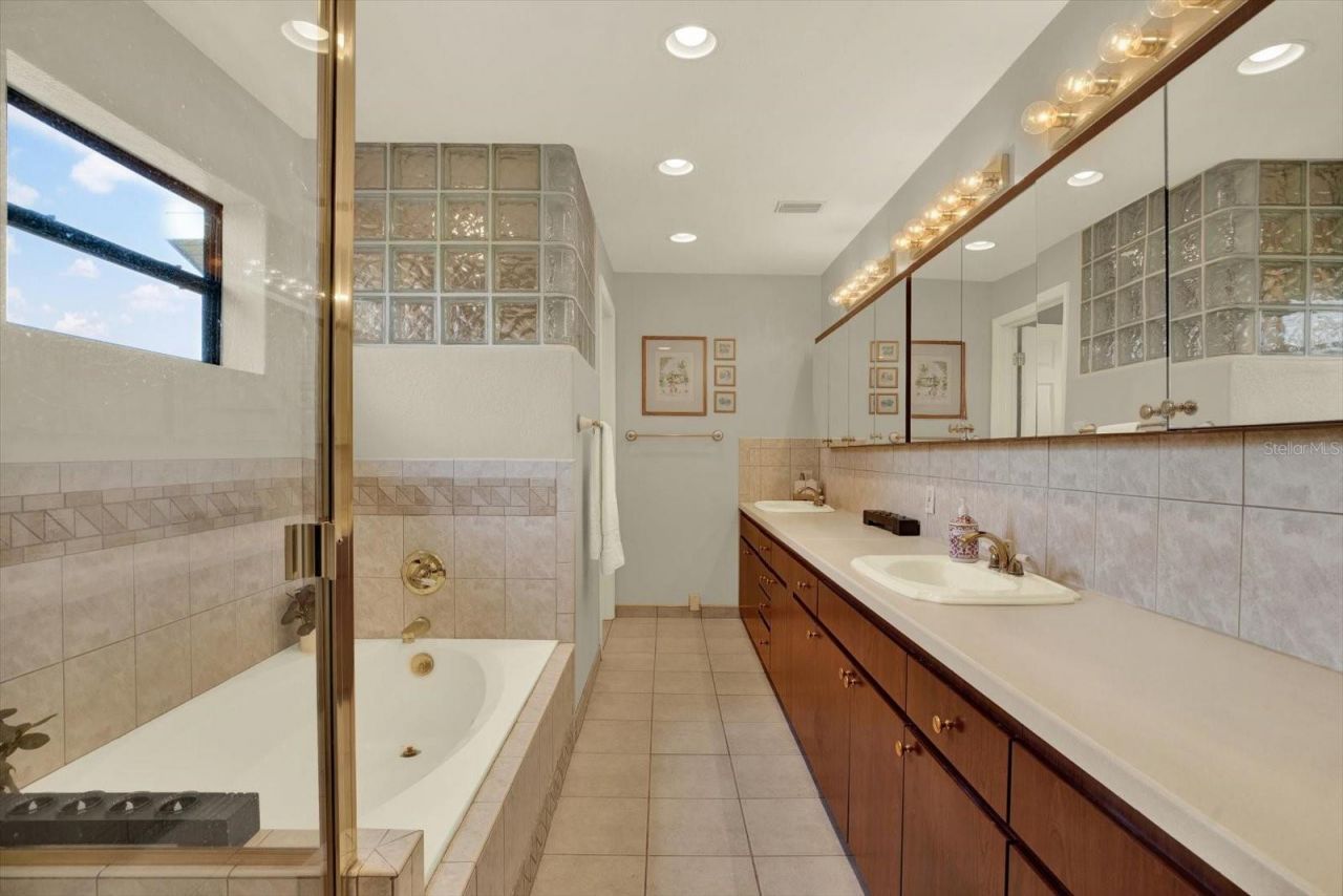 1461 74th Circle Ne, Saint Petersburg, FL 33702 Photo