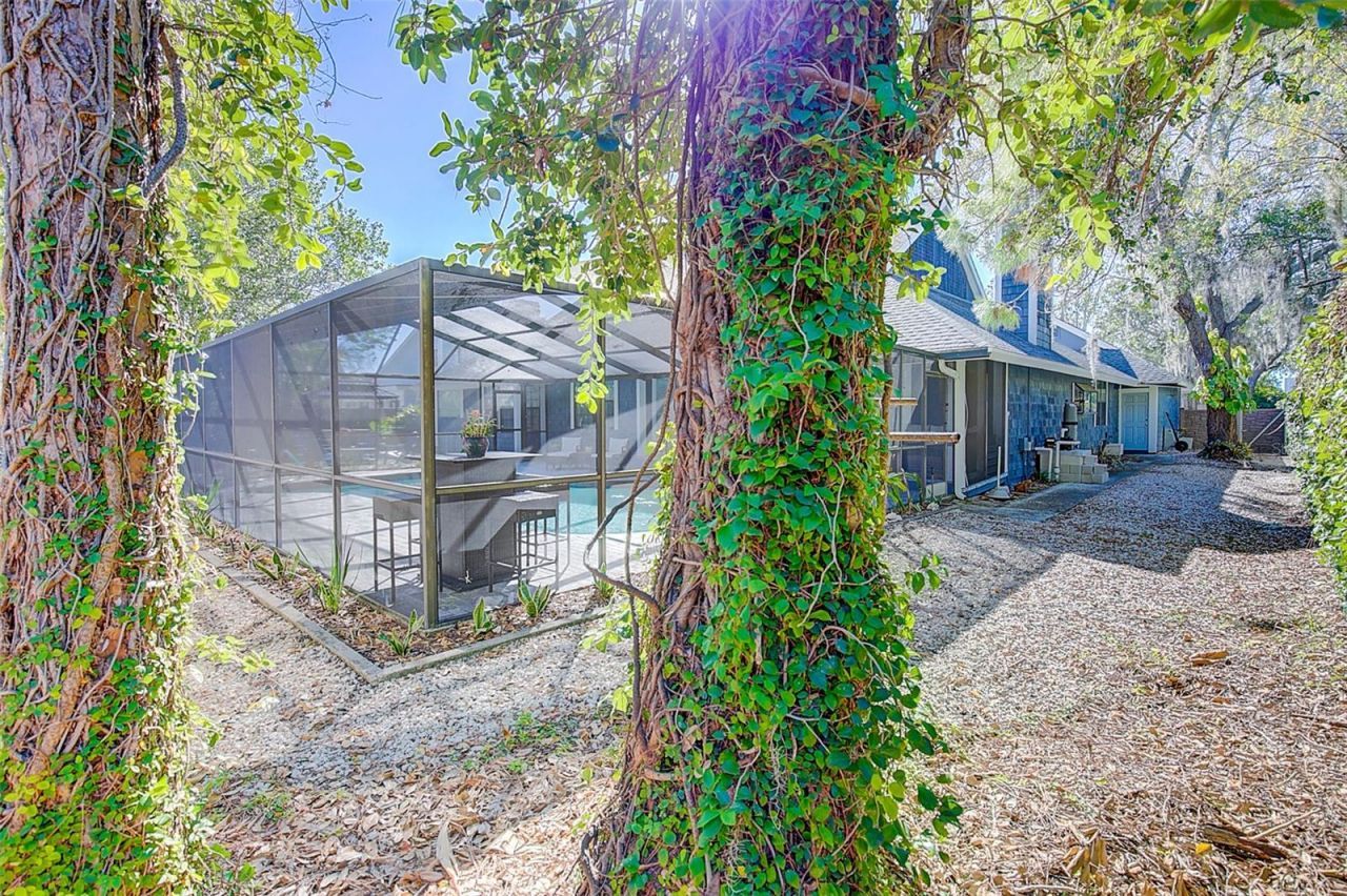 4202 Deepwater Lane, Tampa, FL 33615 Photo