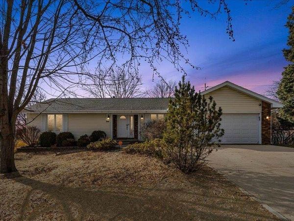 2355 Jessup Circle, Iowa City, IA 52246
