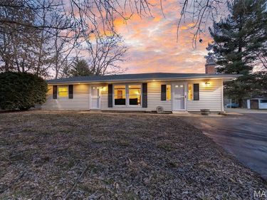 1220 S Point Prairie Road, Wentzville, MO 63385