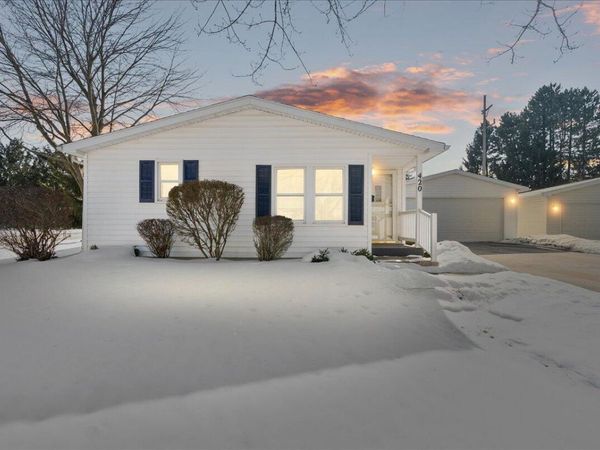 420 Blenheim Place, Lansing, MI 48906