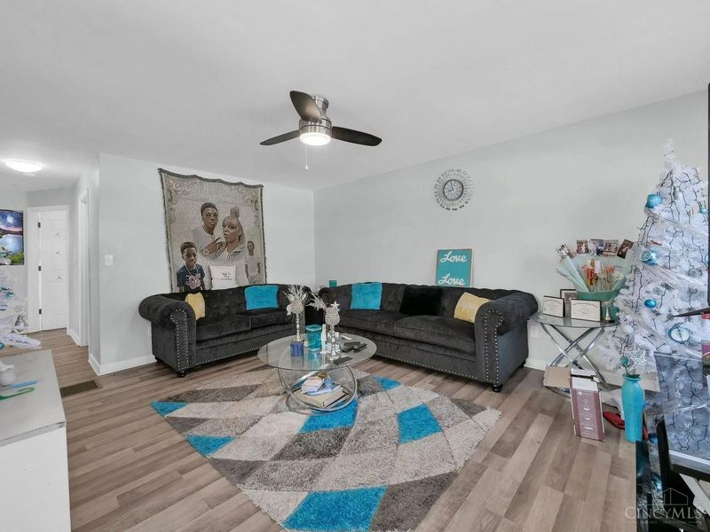 857 Steffen Avenue, Cincinnati, OH 45215 Photo 4