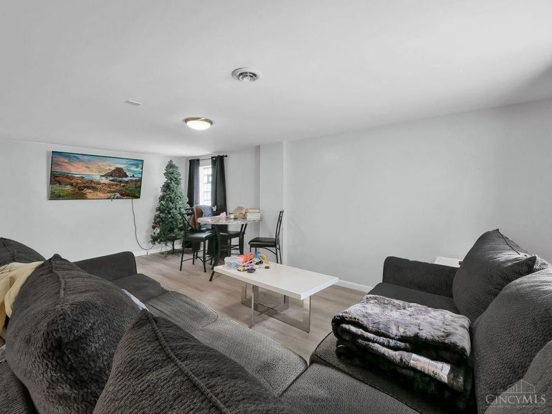 857 Steffen Avenue, Cincinnati, OH 45215 Photo 9