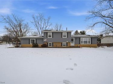 8060 Garnet Avenue NE, Canton, OH 44721