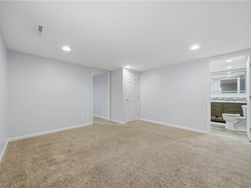 8060 Garnet Avenue NE, Canton, OH 44721 Photo 16