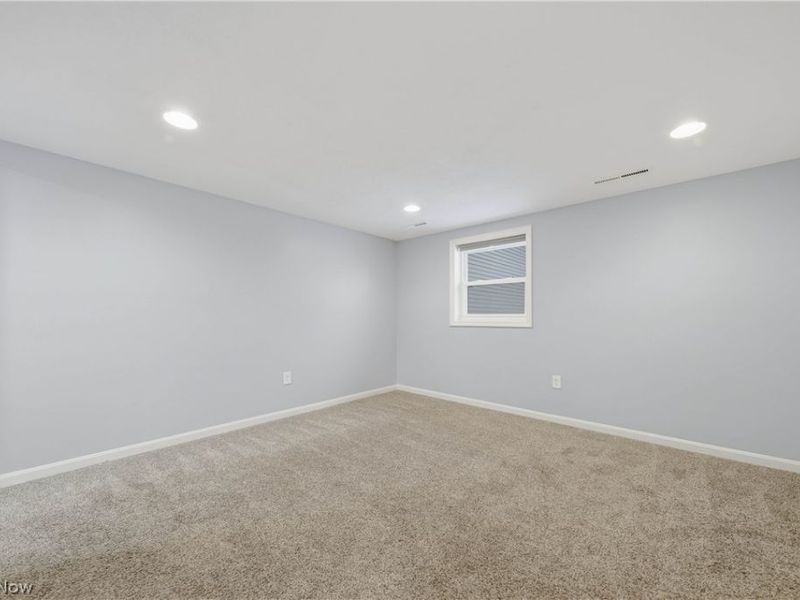 8060 Garnet Avenue NE, Canton, OH 44721 Photo 18