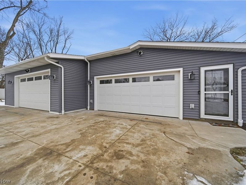 8060 Garnet Avenue NE, Canton, OH 44721 Photo 2