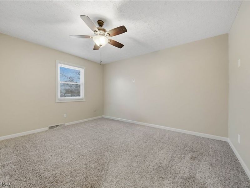 8060 Garnet Avenue NE, Canton, OH 44721 Photo 28