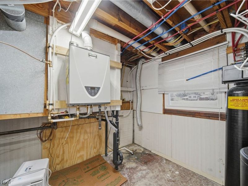 8060 Garnet Avenue NE, Canton, OH 44721 Photo 32