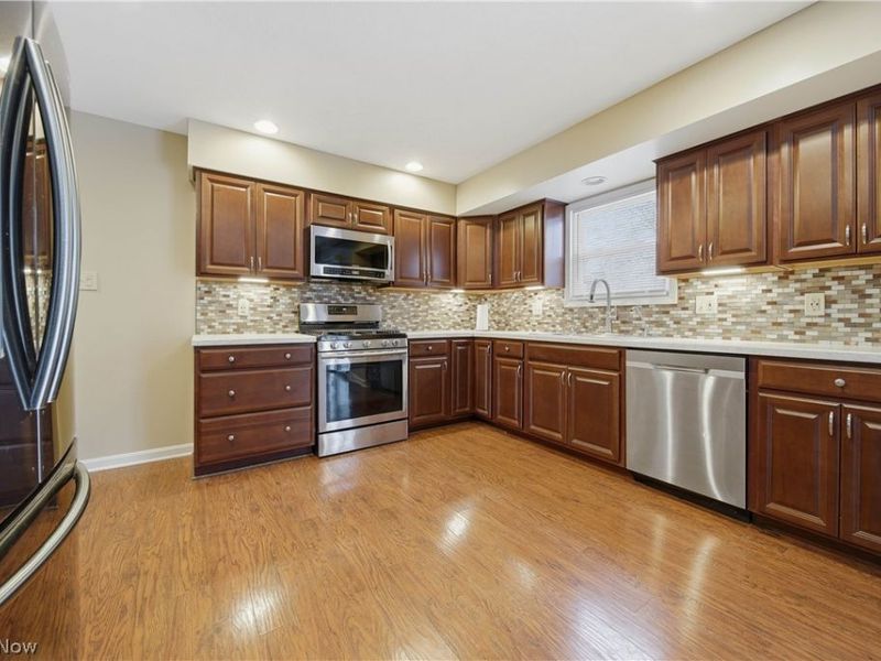 8060 Garnet Avenue NE, Canton, OH 44721 Photo 6