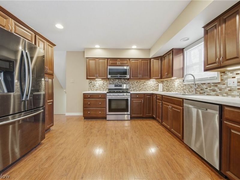 8060 Garnet Avenue NE, Canton, OH 44721 Photo 7