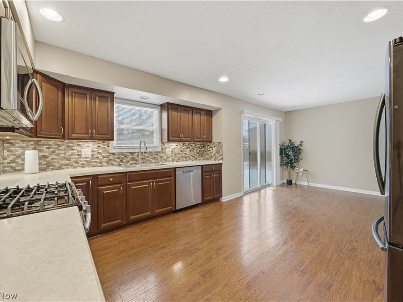 8060 Garnet Avenue NE, Canton, OH 44721 Photo 8