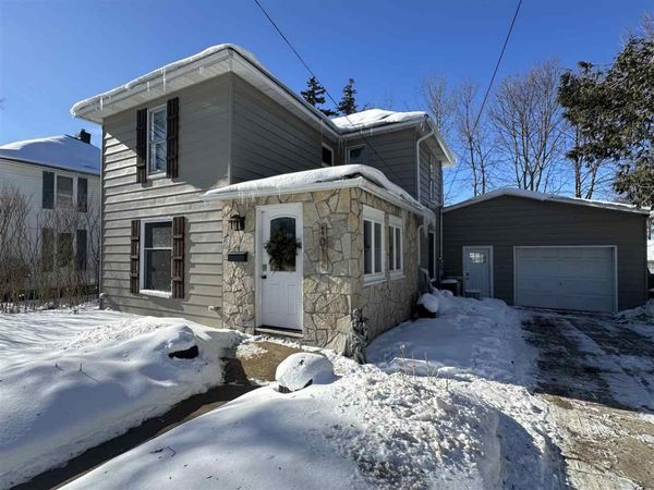 1012 Jefferson Avenue, Petoskey, MI 49770