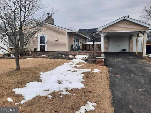 33 LAUREL LANE, LEVITTOWN, PA 19054