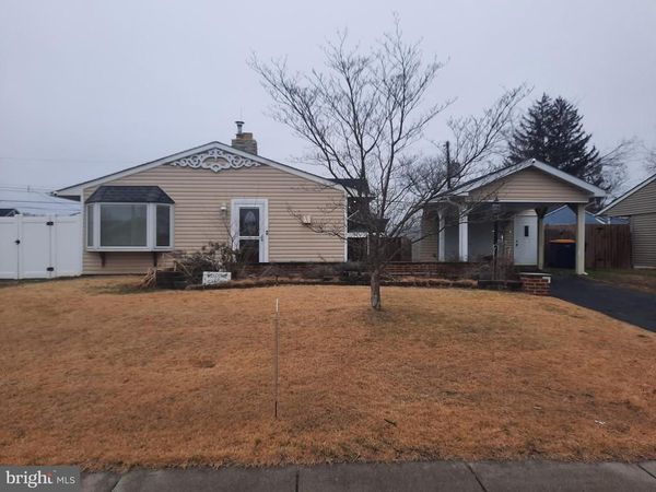 33 LAUREL LANE, LEVITTOWN, PA 19054