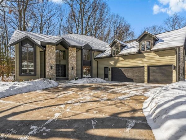 31129 Huntington Woods Parkway, Bay Village, OH 44140