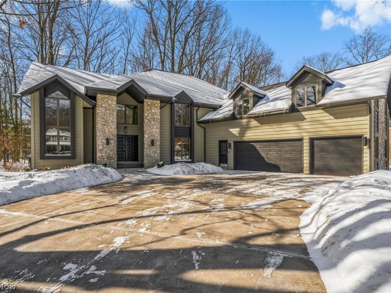 31129 Huntington Woods Parkway, Bay Village, OH 44140 Photo 1