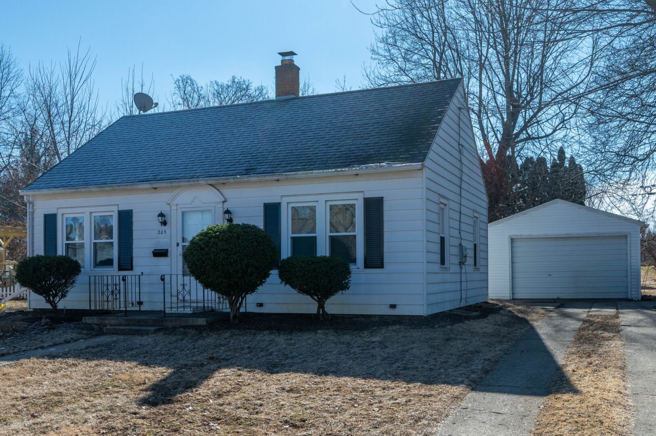 205 Sunset Lane, Mount Morris, IL 61054 Main Photo